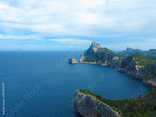 Felsige Küstenlandschaft am Cap Formentor auf Mallorca