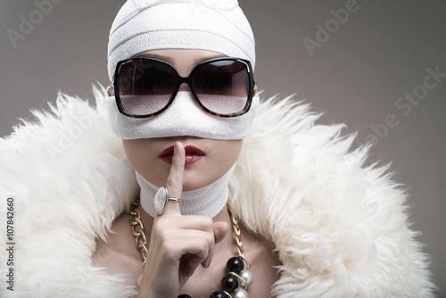 Cuadro en lienzo Beauty victim with bandage on her face after facelift
