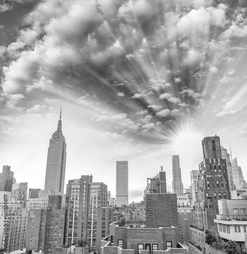 Black and white view of New York skyline