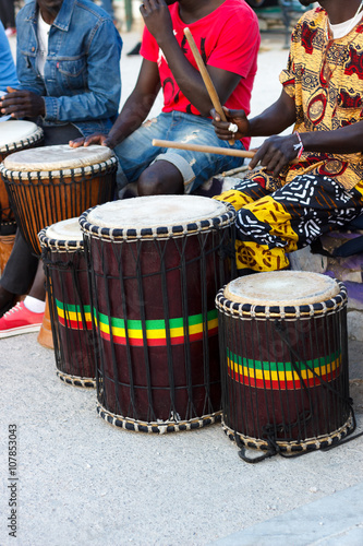 Фотография djembe drummers playing