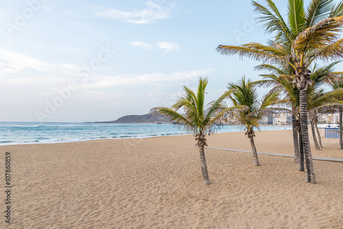 Fototapeta Naklejka Na Ścianę i Meble -  Playa de Las Canteras - beautiful beach in Las Palmas de Gran Canaria