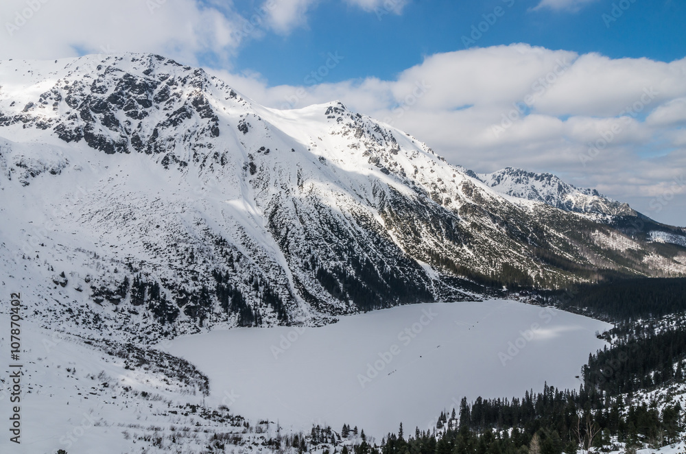 Obraz premium Frozen Morskie Oko lake in Tatra mountains