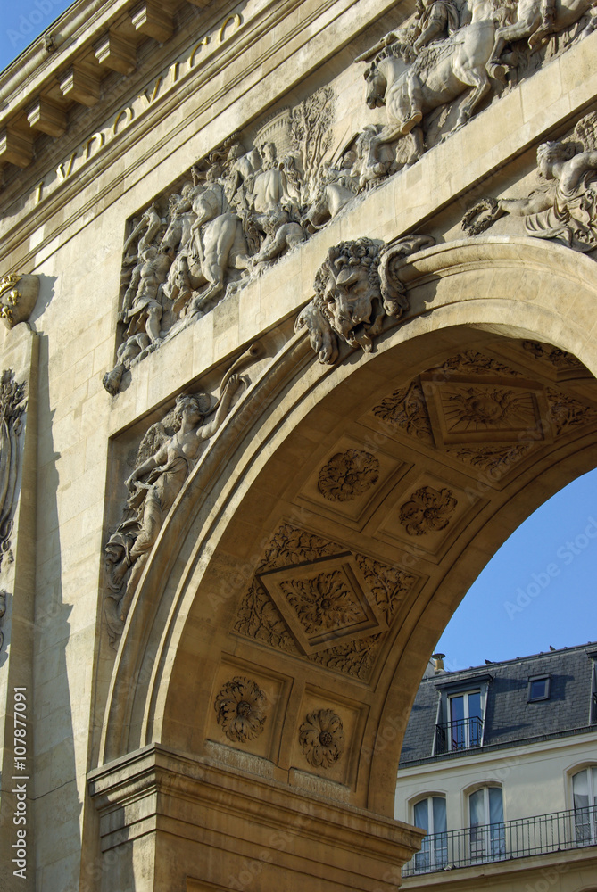 Paris, décor sculpté de la porte Saint-Denis, France