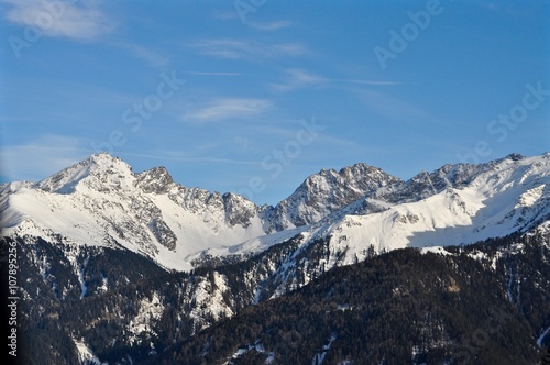 Schneeberge im Tirol : Schlantekopf, Kruppköpfe, Fichtener Karlspitze, alter Mann, Gamskoepfe, mit blauem Himmel