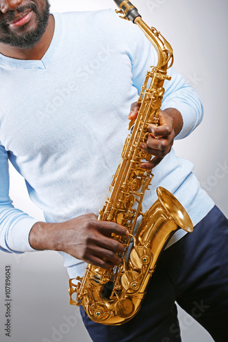 Canvas Print African American jazz musician playing the saxophone
