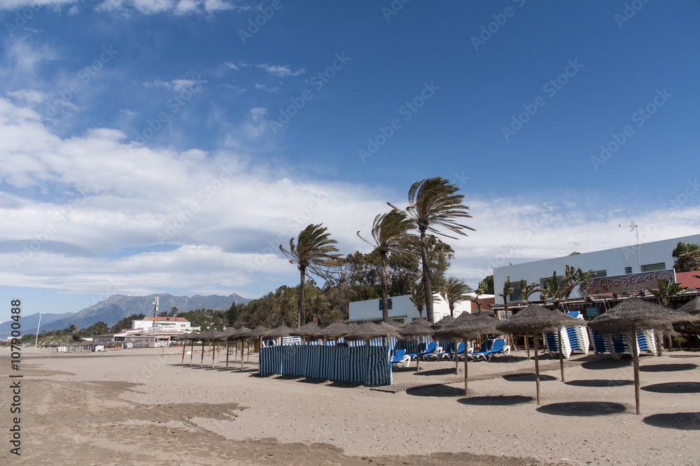 Playa Real de Zaragoza en la costa de Marbella, Málaga 