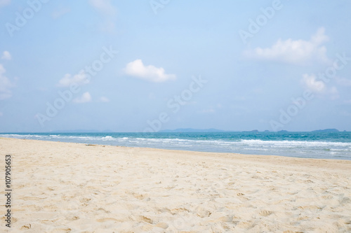 Fototapeta Naklejka Na Ścianę i Meble -  Sea beach and blue sky background
