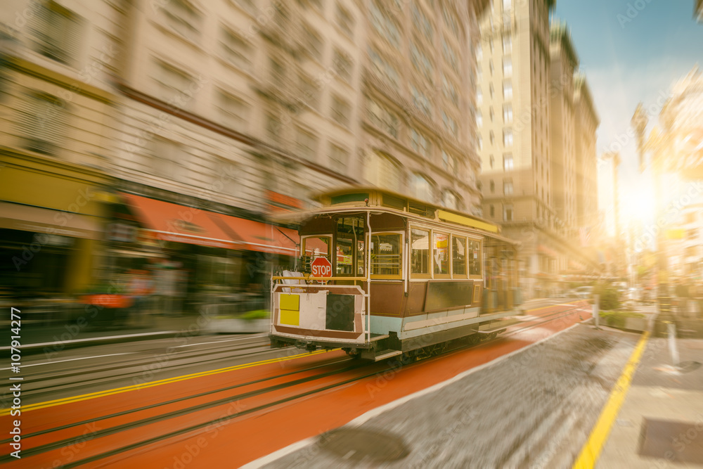 Famous Cable Car near Union Square in San Francisco, California foto de Stock Adobe Stock