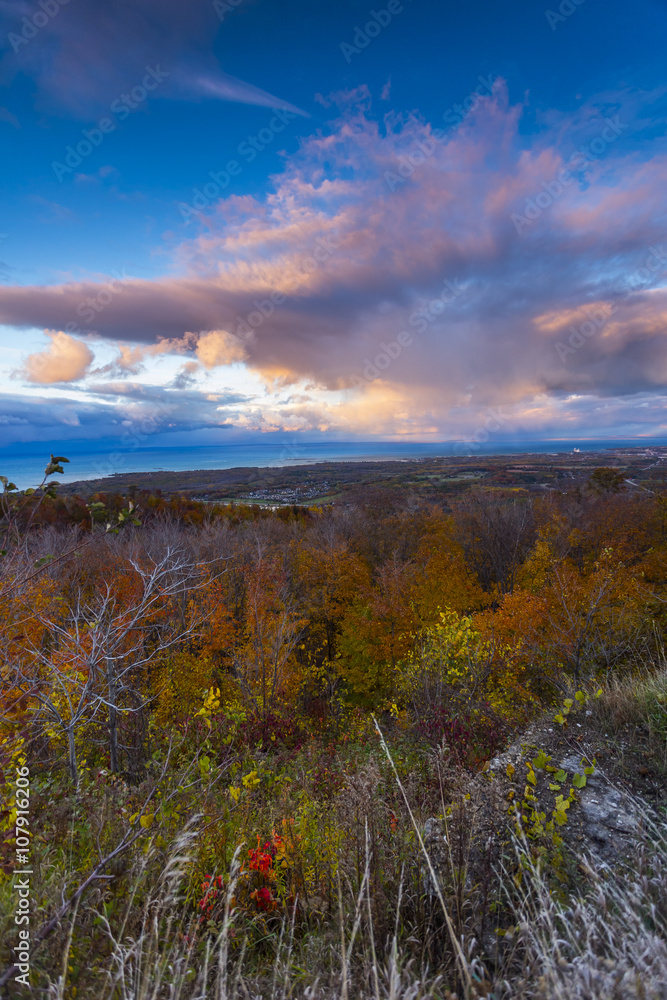 Obraz premium Scenic Mountain View at Sunset