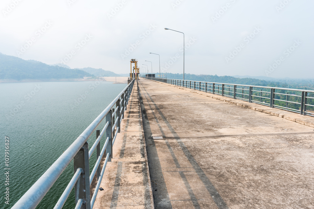 Obraz premium Road on dam