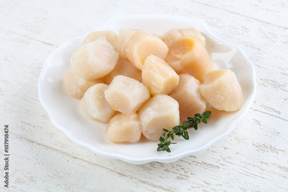 Raw scallops