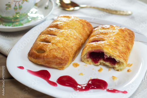 Buns Fagotinni with berry filling photo