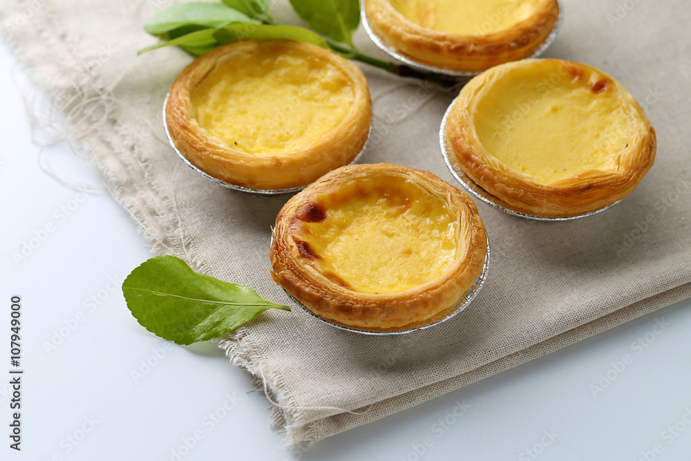 Tarts put on the linen