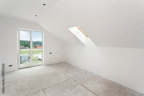 Canvas-taulu Attic room under construction with gypsum plaster boards and windows