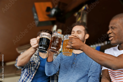 Group of happy friends drin...