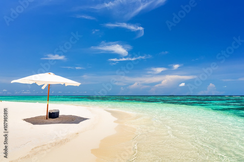Fototapeta Naklejka Na Ścianę i Meble -  Beautiful ocean beach on Maldives
