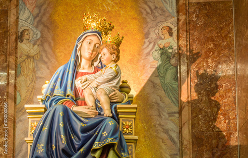 Cuadro en lienzo Blessed Virgin Mary with infant Jesus