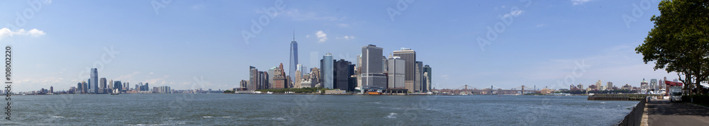 Panoramic of lower Manhattan in New York City showing the new World Trade Center Freedom Tower,
Jersey City (left) , lower Manhattan (center), Brooklyn (right)
