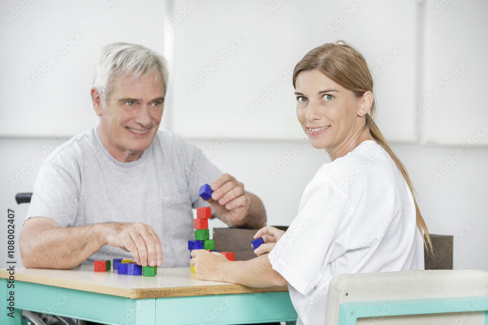 Obraz premium Senior with playing blocks and cones