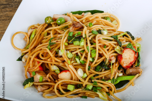 Asian pasta with seafood