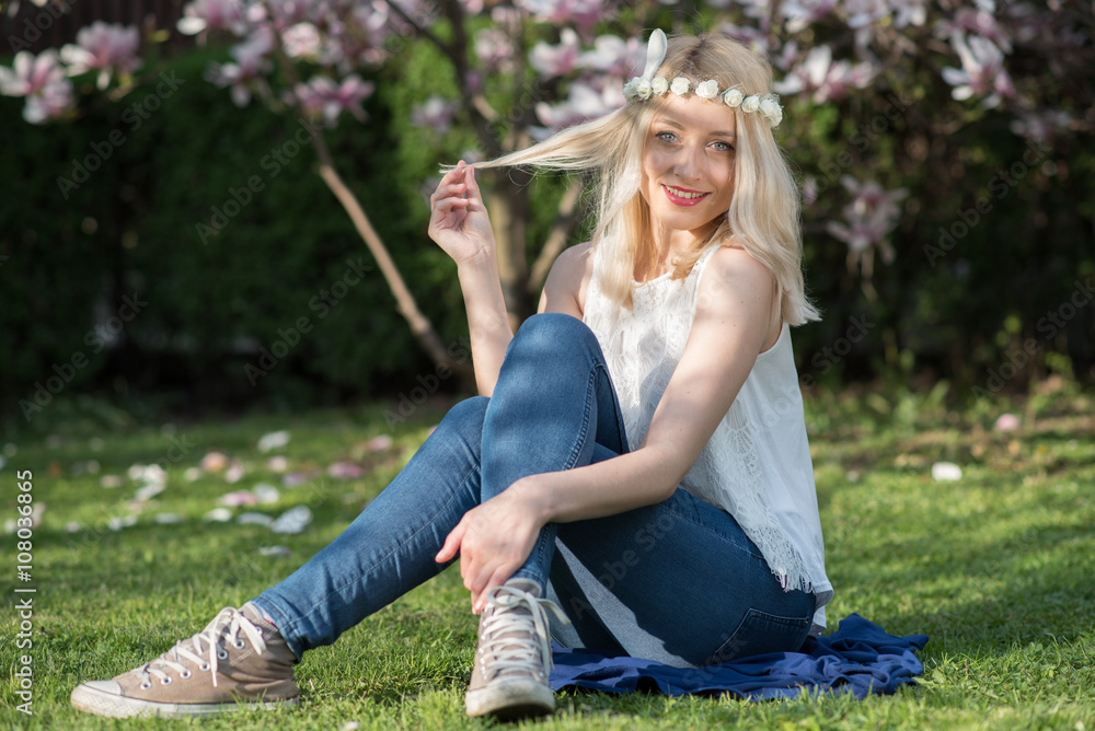 Fototapeta premium girl posing in nature 