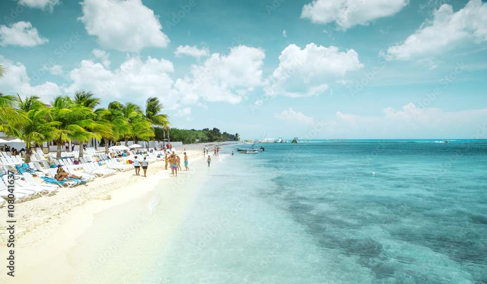 Obraz premium Piękna piaskowata plaża na Cozumel wyspie, Meksyk