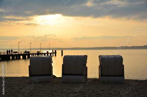 Sonnenuntergang am Wasser - Seebrücke in Glücksburg photo