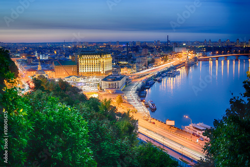 Obraz na plátně Night panorama of Podol in Kiev