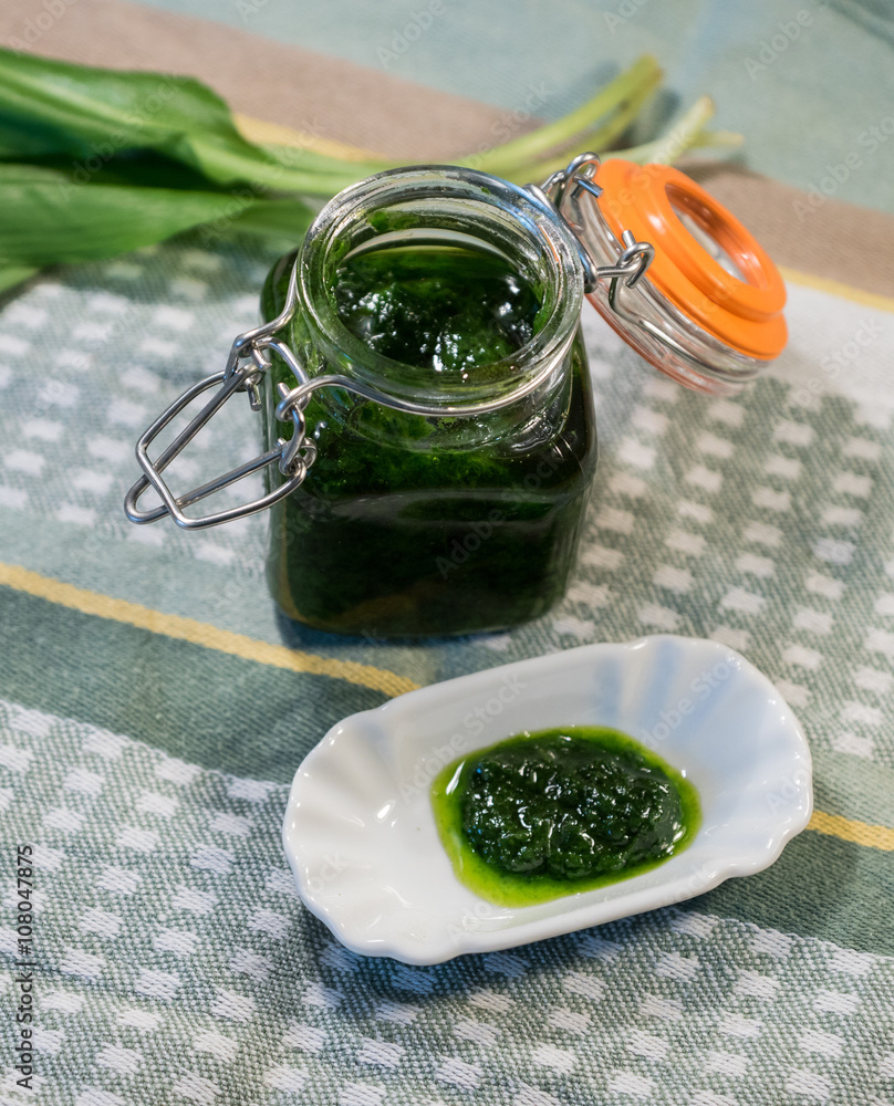 Bärlauchpesto aus der eigenen Küche