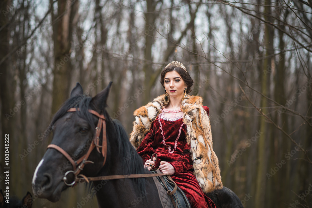 Obraz premium Princess with her horse in the woods