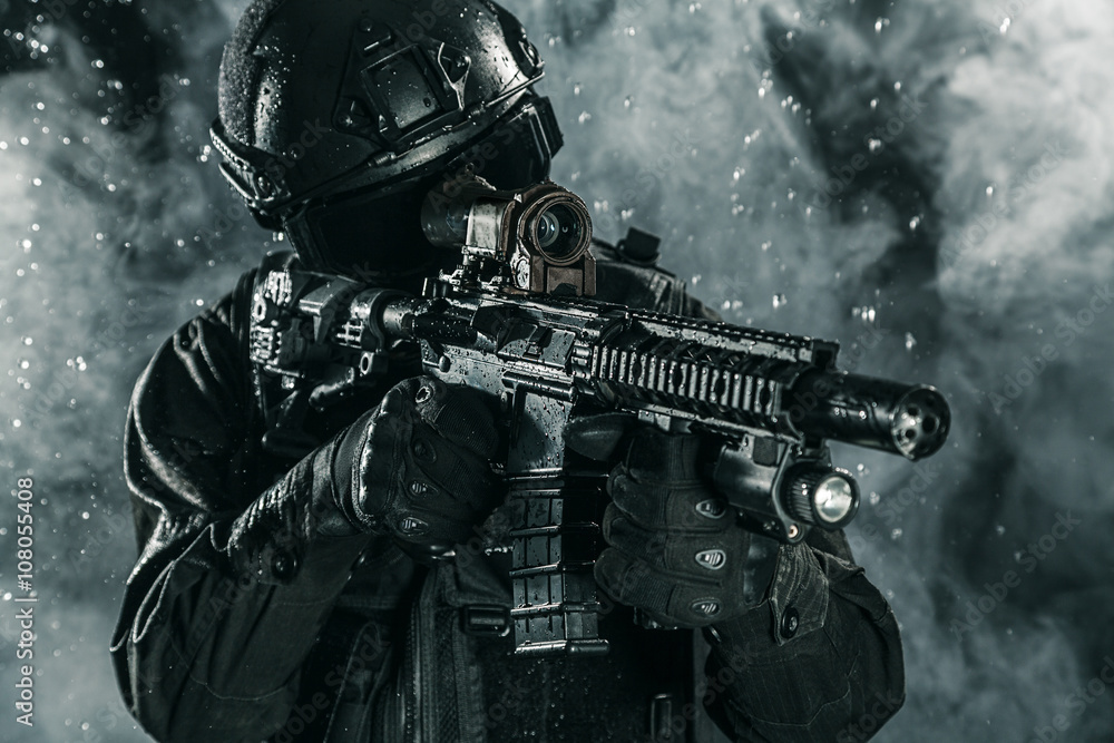 Fototapeta premium Spec ops police officer SWAT
