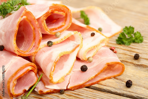 raw bacon slices