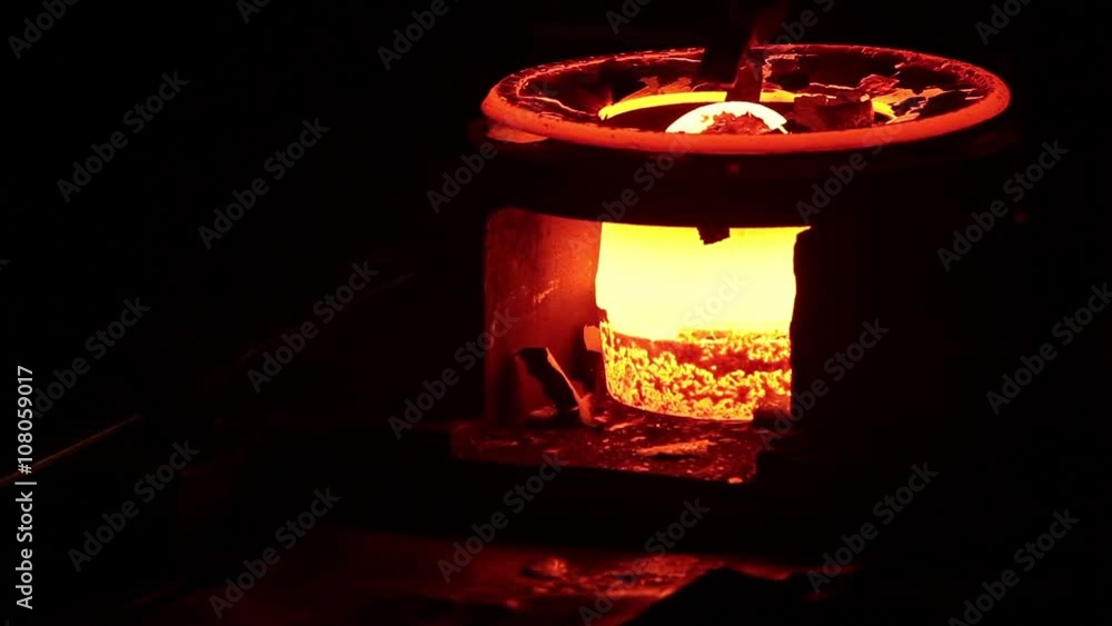 Press hammer works with Hot Metal Solid Press hammer works with Hot Metal Solid
