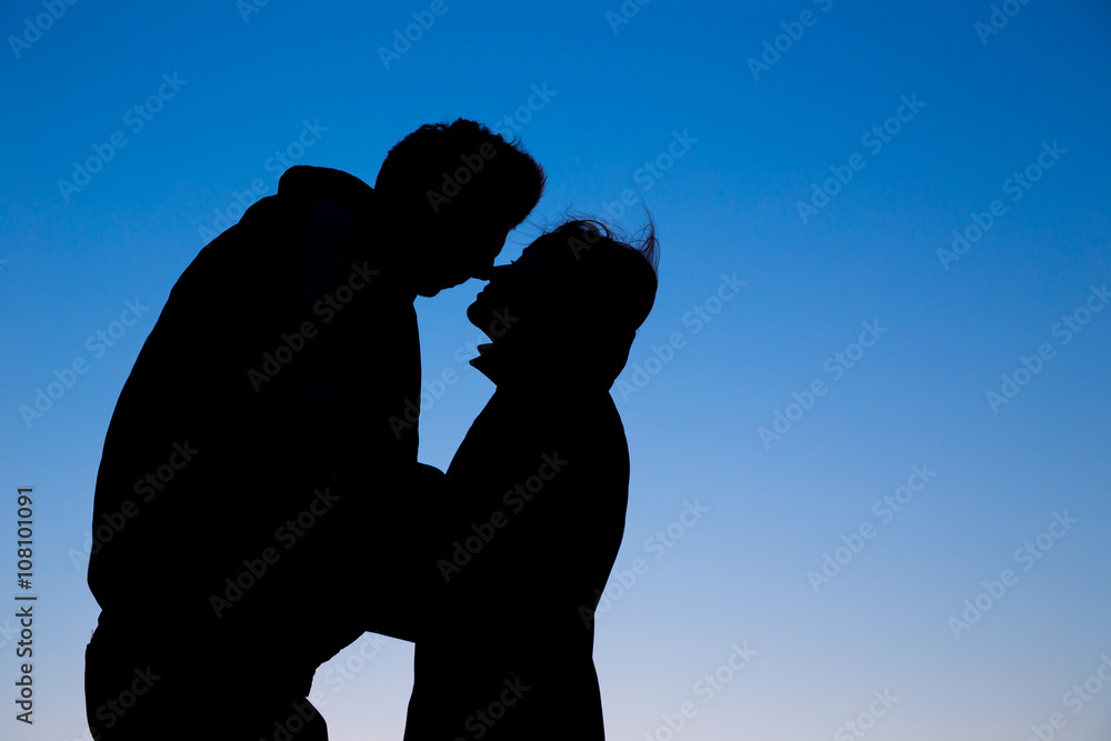 silhouette couple in love