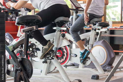 two woman in a spin class at the gym