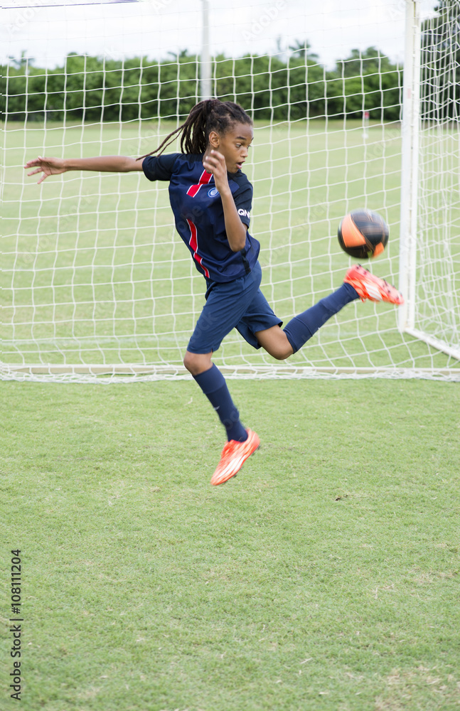 Foto de Soccer player practicing rainbow flick on field do Stock