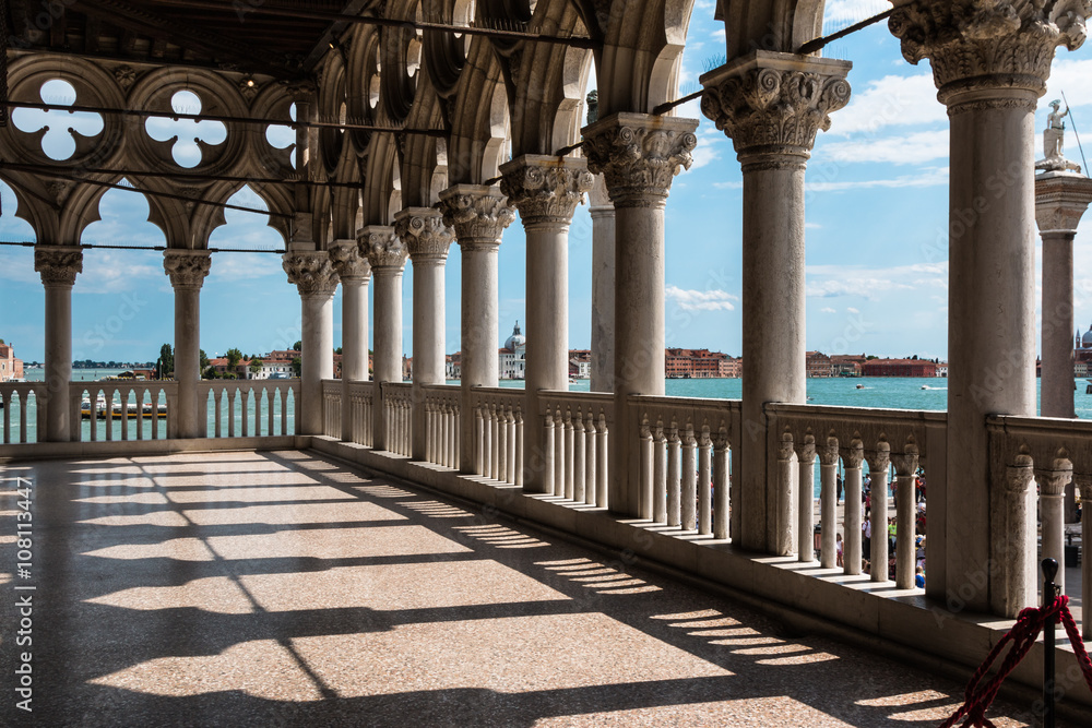 Fototapeta premium Arcade of the Doge's Palace: Gothic architecture in Venice, Ital