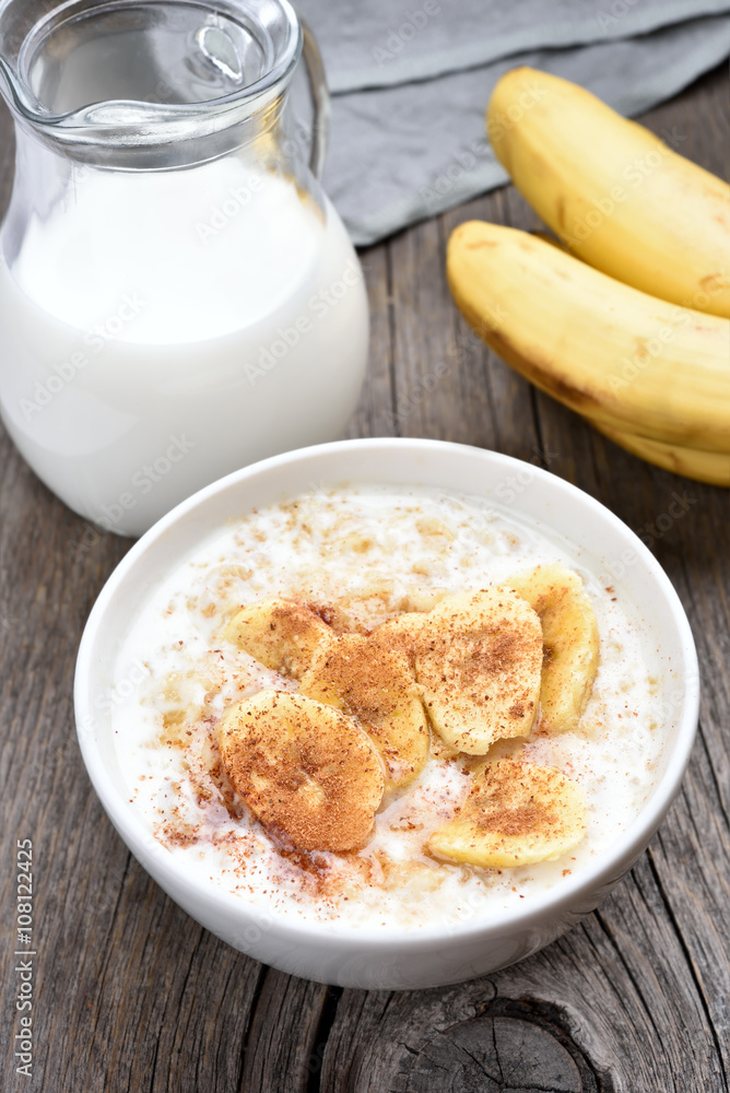 Oatmeal with banana and cinnamon Oatmeal with banana and cinnamon