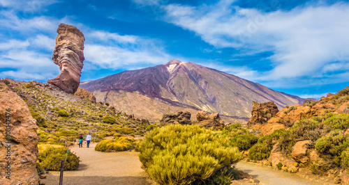 Pico del Teide with famous Roque Cinchado rock formation, Tenerife, Canary Islands, Spain