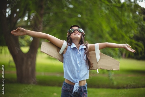 Φωτογραφία Young girl pretending to fly
