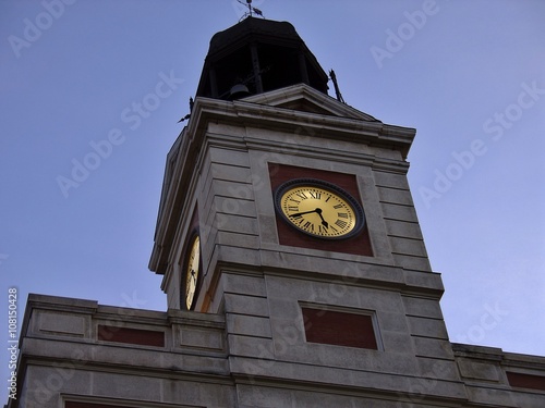 RELOJ DE LA PUERTA DEL SOL DE MADRID,ESPAÑA photo