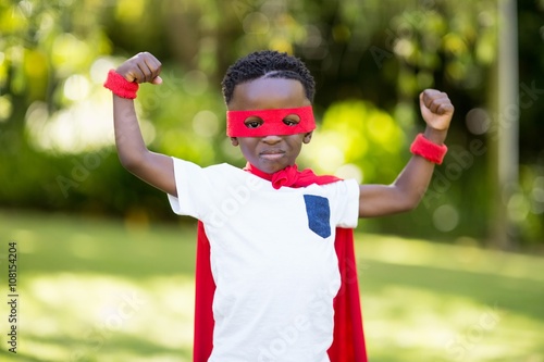 Φωτογραφία Young child is dressing up as a hero