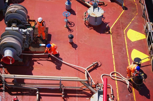 Tableau sur toile Preparing for mooring