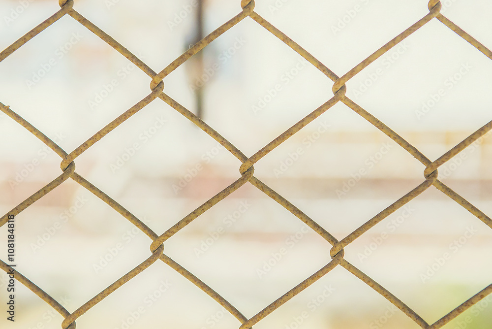 Fototapeta premium seamlessly tillable chain link fence with park in background