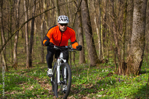 Mountain Bike cyclist riding single track