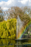 Wasserfontäne mit Regenbogen