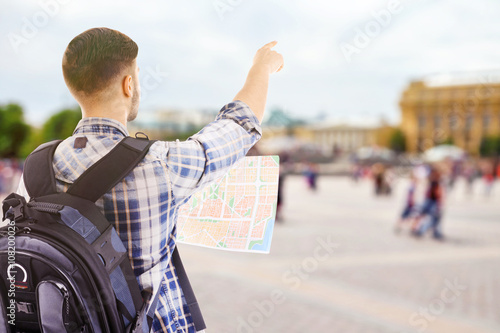 Traveler with map on citysc...