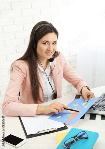 Young woman talking on head...