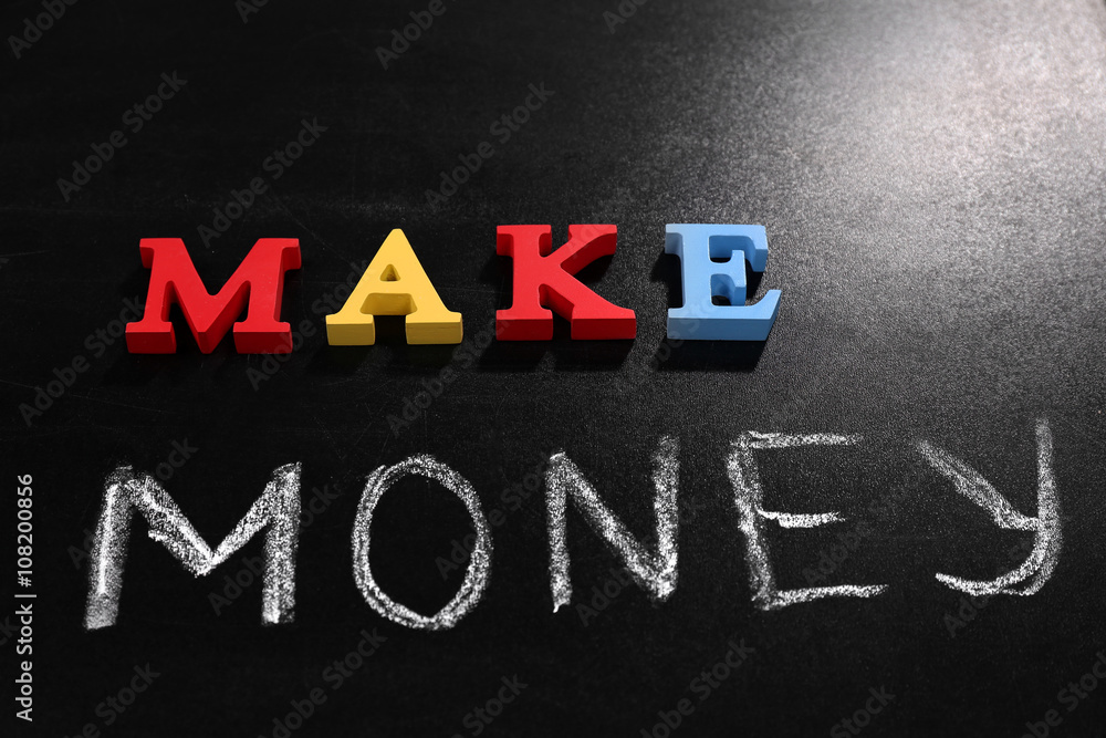 Obraz premium Make money concept on a blackboard background
