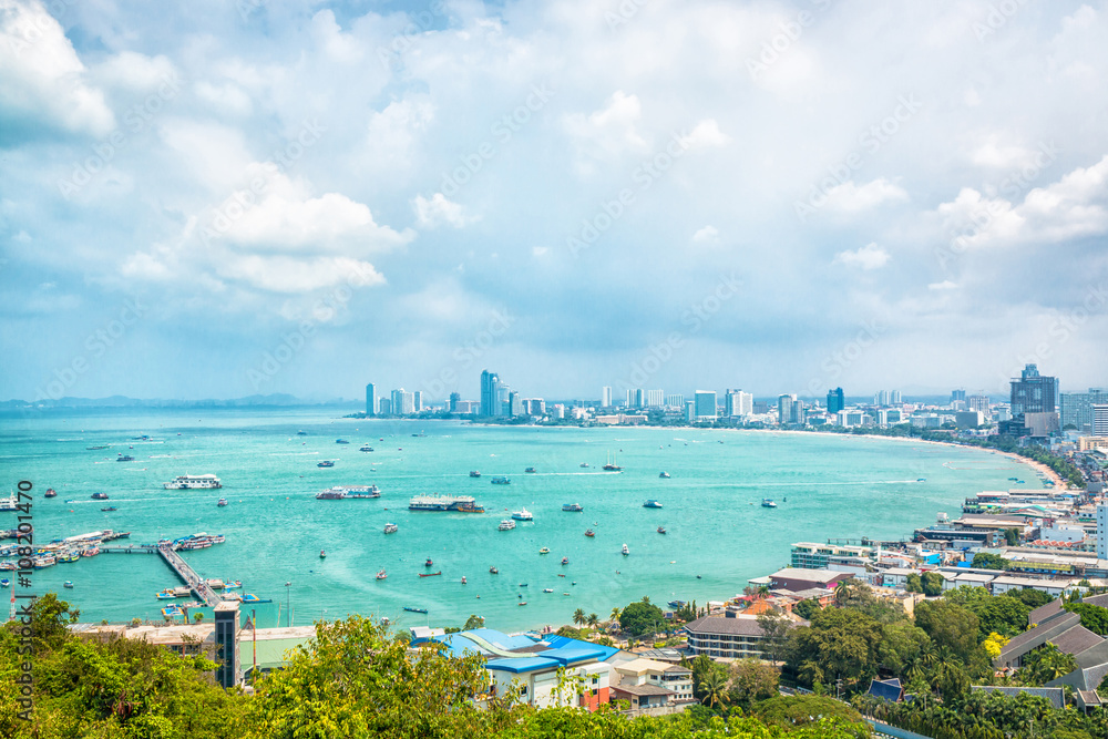Fototapeta premium Building, sea and beach of pattaya city in day time. View point of Pattya Chonburi, Thailand.